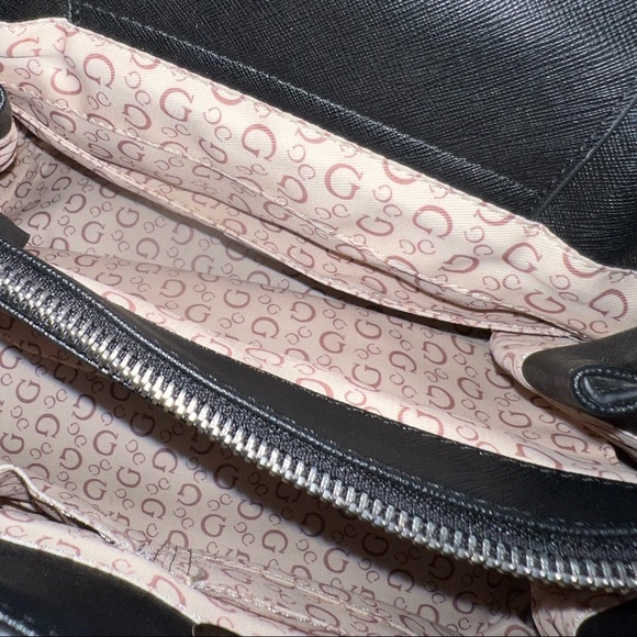 Guess Purse - Picture 5 of 8